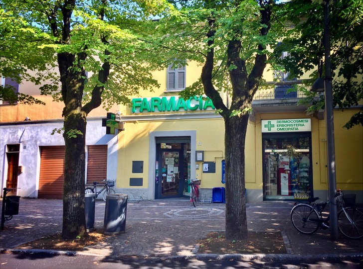 FARMACIA CAPARARO CHIESA - ROSATE